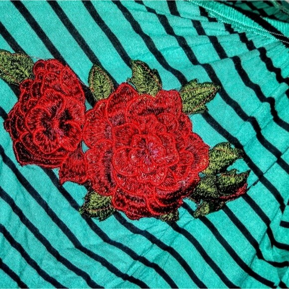 Green off the shoulder top XL - Picture 4 of 8